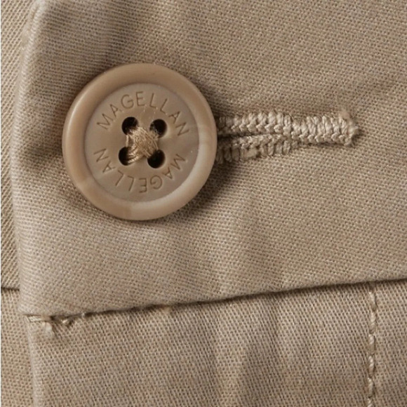 2 For $20 NWT Woman’s Magellan Outdoors Happy Camper 4”Khaki Hiking Shorts - Picture 4 of 9